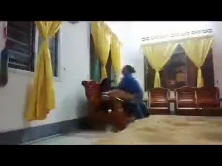 Skandal Bejat Bu Camat Montok & Bawahan Di Ruang Kerja 