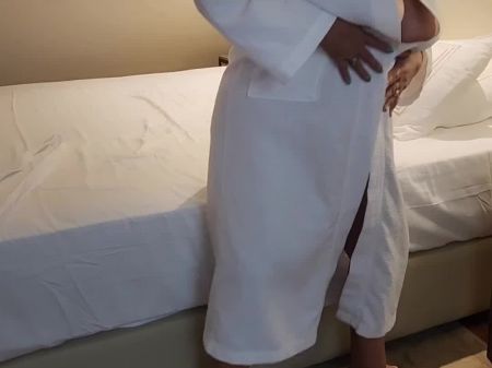 Erforschen Sie nach der Dusche einen fetten BBW -reifen Oma -Körper. Sie spritzte. 