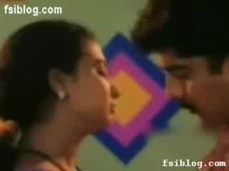 Roshini Lip Kiss and Boob吮吸部分1 