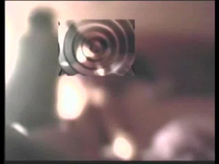 Afrikanischer Masseur gibt das vollständige Paket 