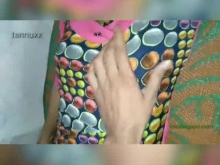 Village Girl fickt in Raum 01 