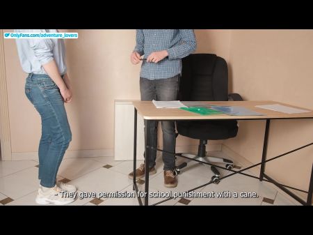 Hard Caning no escritório do diretor da escola para a verdadeira Ucraniano 