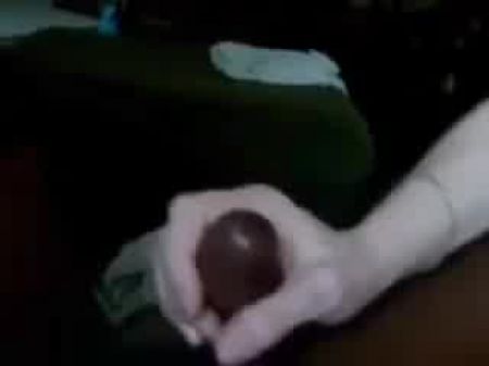 我的妻子在与我交谈时吮吸我们的朋友