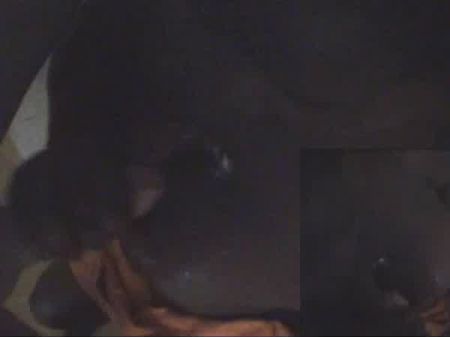 Cumshot auf großen schwarzen Titten 