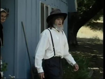 Ebony Hungs Arbeitet Mit Haystack Im Amish Warehouse 