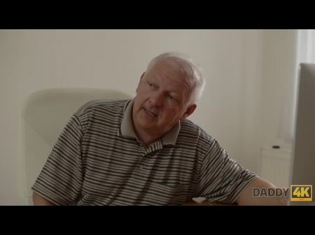 Step Daddy4k。年轻的辣妹被熟练的爸爸穿透了.. 