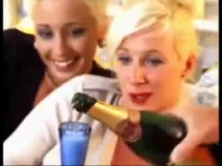 Amigo de la madre y la hija alemana 