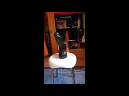 Sklavin Z Reitete Einen Riesigen Dildo 