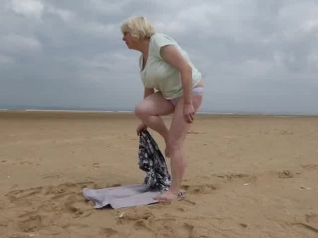Frau am Strand 