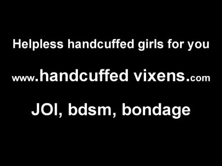 我会做任何事情来摆脱这些手铐joi 