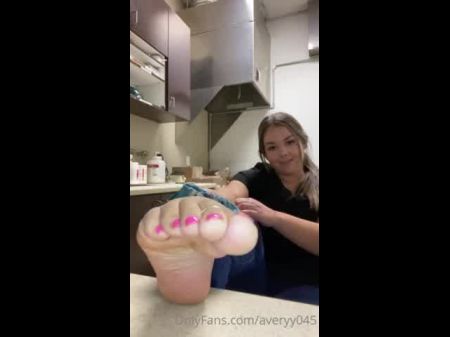 Teeen Joi Feet Soles