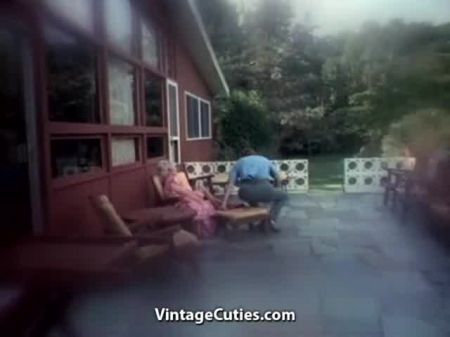 Die entzückende MILF hat einen bösen Traum (Vintage der 1970er Jahre) 