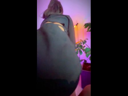 我的秘书比打电话更努力地骑着一个大公鸡，你怎么看？ 