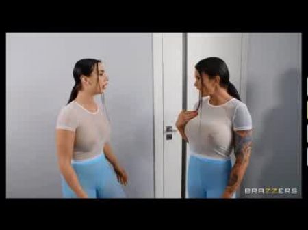 Chloe Lamour doppelbanger。神我的男友的完整视频。 