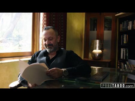 愤怒的继女简·王尔德（Jane Wilde）在继父面前被刺穿，以证明一个要点