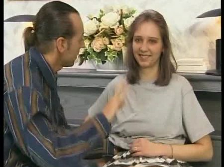 aus Mitleid Fickt Sie Mit Ihrem Mann vor der Kamera 