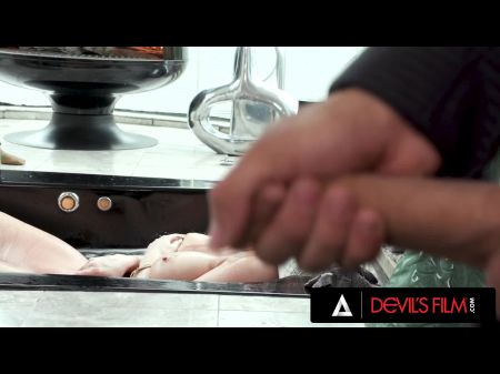 Meaty Boob Cougar Ryan Keely Gets Ultra-kinky And Fucks A Lucky Junior Guy