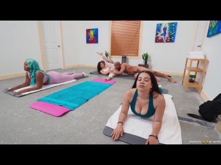 Мирная йога киска. 