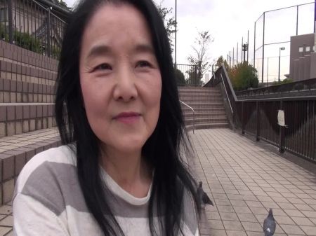 M784g06 A Late - Prolapsing Discreet Mid-aged Nymph Who Enjoys Her Life