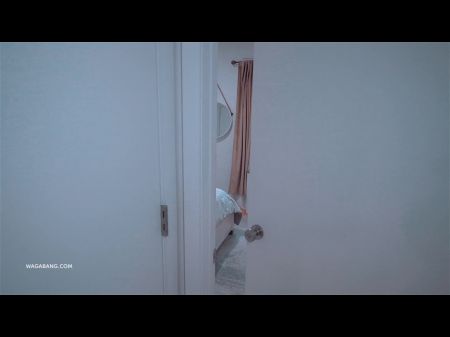 Little Step Brother Witnessing Step Sis While She Undress And Taking Bathroom - Addis Fouche Wagabang