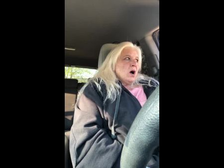 Peleando en silencio en el estacionamiento 