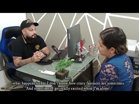 Mi jefe después de atraparme masturbando me pide que le dé un porno oral en español 