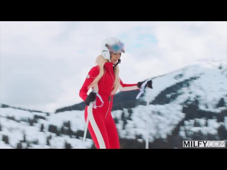 摩洛乳木滑雪教练布兰迪（Brandi）教年轻的螺柱新技巧