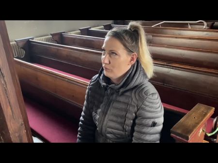 Acolyt fickt geile blonde milf in der Kirche. Erhalten Sie das gesegnete Sperma 