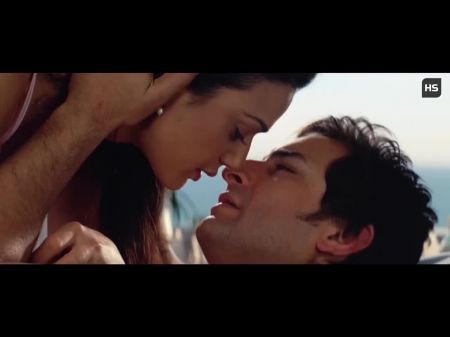 Preity Zinta – Hot Smooching Gigs 1080p
