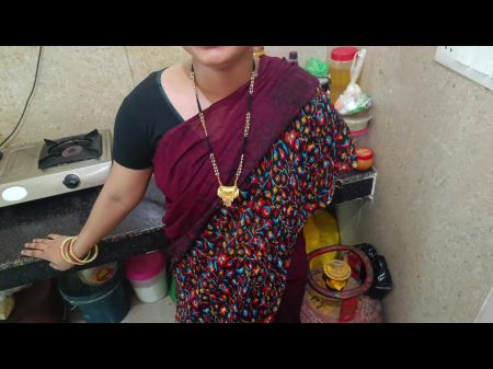 A enteada me ensinou a fazer sexo com minha namorada e fodi seu enteado com força. A madrasta começou a gemer de dor em áudio hindi claro 