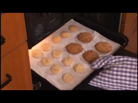 Dvdes - 374: Her Virginal College Buddy