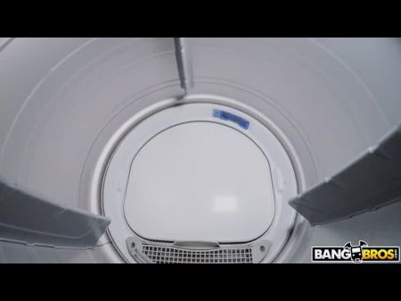 亚历克西斯·福克斯（Alexis Fawx）在厨房里被她的继子胡安（Juan）搞砸了。 