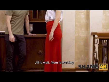 Angela Milf Fue Atrapada Por Robar Y Propiedad De La Hijastro De Friend 