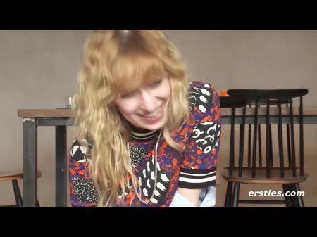 5 chicas calientes tienen una orgía lésbica sexy con un Sybian 