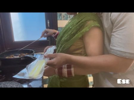 Desi Village esposa follada en la cocina con marido 