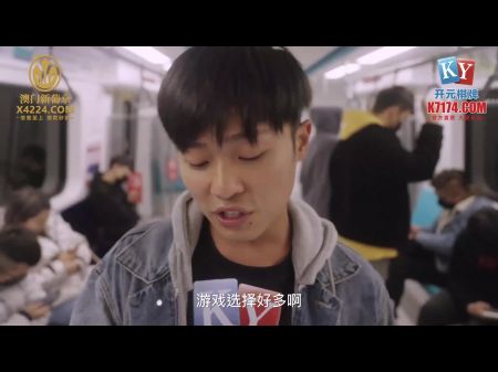在皇家台湾公共火车上与热亚洲业余的风险性行为以巨大的射精结束