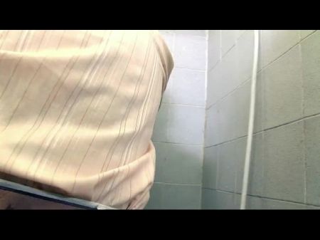 La puta brasileña chupa la vieja padrastro primero, luego folla a hiterero 