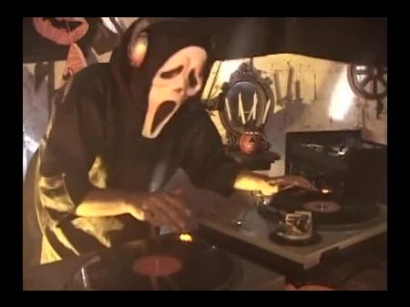 Fiesta de sexo loca de Halloween en Brasil - orgía con trajes extraños 