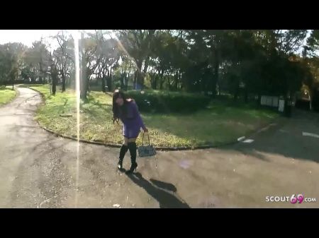 Kleine Japanische Schulmädchen 18 Sprechen Sie Mit Dem Ersten Blowjob Im Auto Von Old Man 