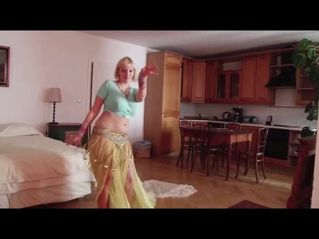 Sophie Mei Bauchtänze zu Bollywood -Songs 