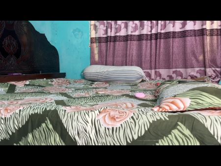 صديقتي الهندية الساخنة يائسة من أجل الديك لها ضيقة في الليل الجنس sexboy 