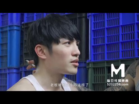 他妈的老板的妻子和女儿