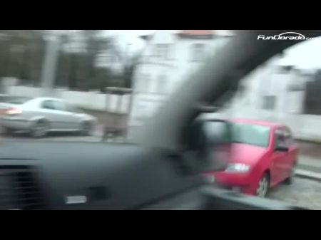 Versaute anhalterin im mitgenommen und gebumbst 