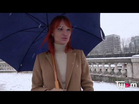 Bombshell Redhead Milf Kessie Shy bekommt einen riesigen Analorgasmus mit Squirt 