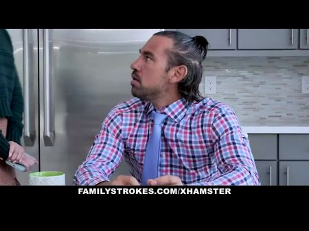 Gata loira é fodida por padrasto para falar sujo 