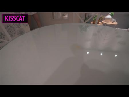 S2E5: MILF يساعد على نائب الرئيس جار في سرير مشاركة أثناء العمل حتى الحصول على كس كريمة ووجه 