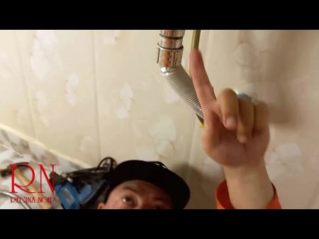 Housewife Sans Panties Tempts Plumber When He Fixing Toilet . C3