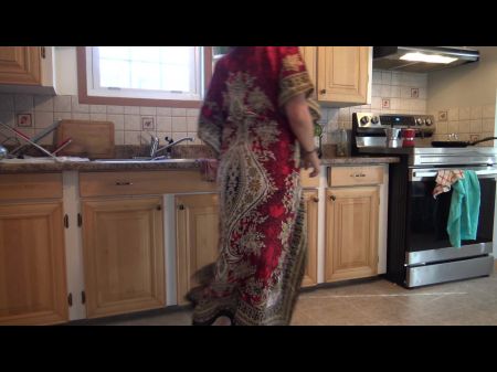 Я трахаю пакистанскую мачеху в кухонной шлюшке, прежде чем папа прибудет 