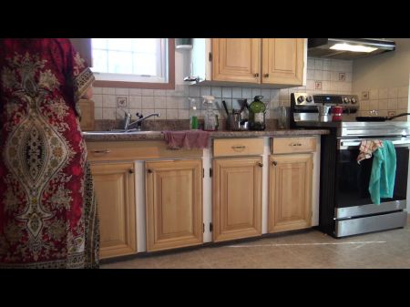 I Nail Pakistani Stepmom In The Kitchen Super-bitch Before Daddy Arrives