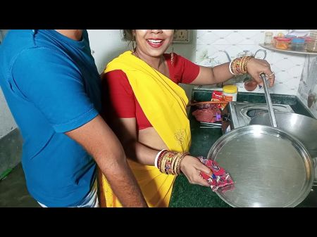 Indian Desi Teen Maid Girl tiene sexo duro en la cocina - Video de sexo de pareja de fuego 
